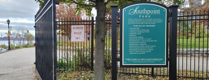 Southpoint Park is one of DINA4NYC.