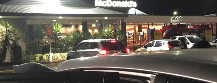 McDonald's is one of Orte, die Jason gefallen.