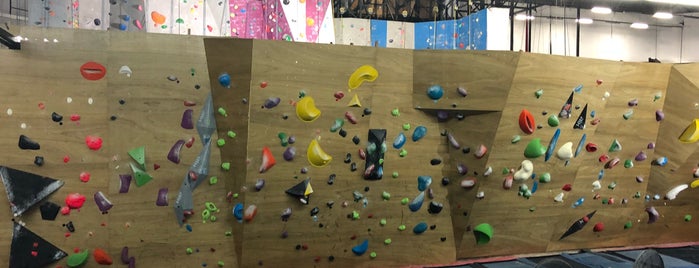 Onsight Climbing Gym is one of Tempat yang Disukai Kelly.