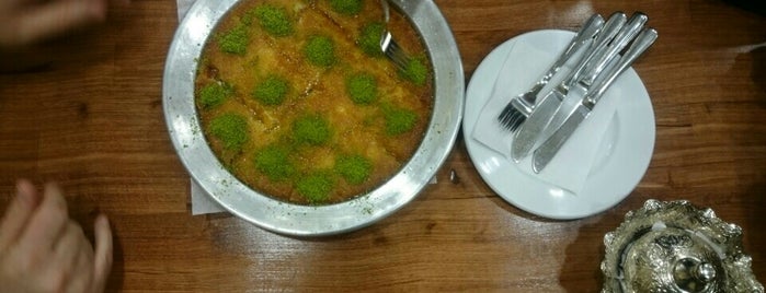 Hacıoğulları Baklava & Pasta is one of Tempat yang Disukai Cemal.