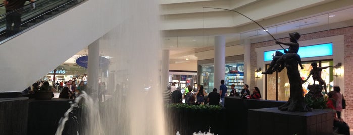 Plaza Las Americas is one of Places I like.