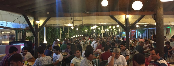 Yeşil & Beyaz Cafe is one of Duygu'nun Beğendiği Mekanlar.