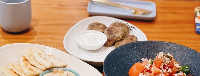 H Kitchen Healthy Greek Food is one of leon师傅さんの保存済みスポット.
