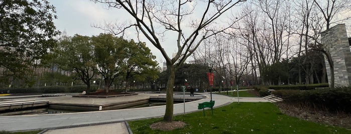 Yanzhong Square Park is one of leon师傅さんのお気に入りスポット.