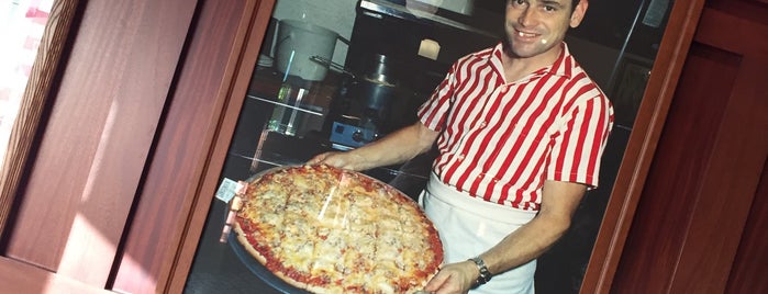 Aurelio's The Family Pizzeria is one of #Naples.