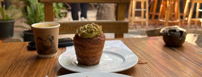 Ratios Bakery is one of Osamah'ın Kaydettiği Mekanlar.