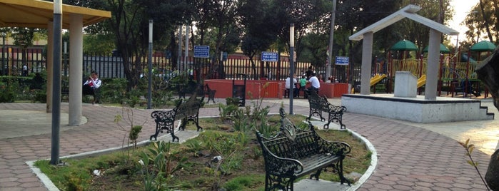 Plaza Cívica Maracaná is one of Orte, die NandoFer gefallen.