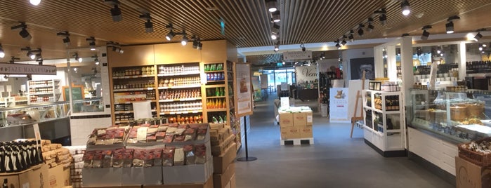 Eataly is one of Evrenさんのお気に入りスポット.
