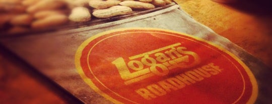 Logan's Roadhouse is one of Locais curtidos por Angie.