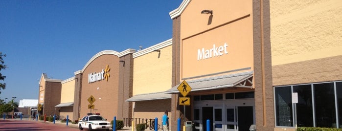 Walmart Supercenter is one of สถานที่ที่ Rebeca ถูกใจ.