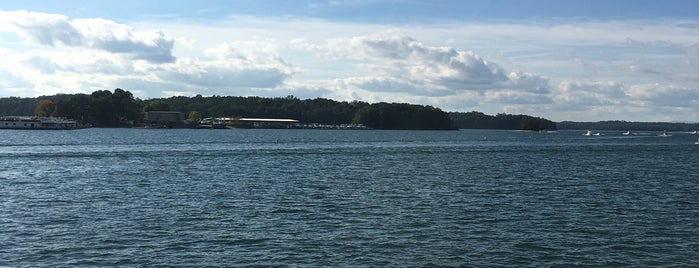 Lake Lanier, Flowery Branch is one of Lieux qui ont plu à P.