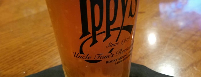 Ippy's Restaurant And Bar is one of Orte, die Holly gefallen.
