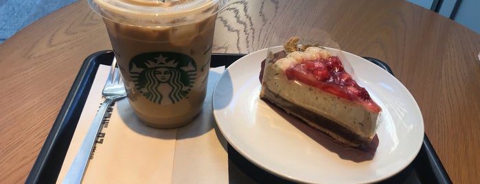 Starbucks is one of 品川区のスタバ.