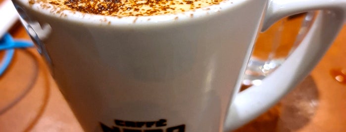 Caffè Nero is one of Posti che sono piaciuti a Emyr.
