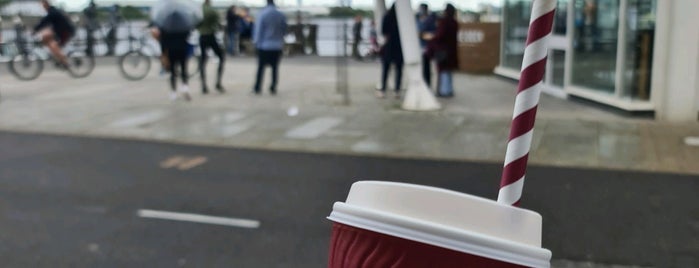 Costa Coffee is one of Emyr : понравившиеся места.