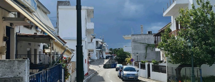 Patitiri is one of สถานที่ที่ Lamprianos ถูกใจ.