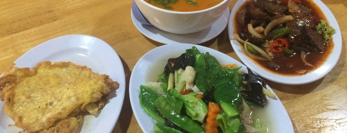 Dana Seafood & Thai Food is one of Tempat yang Disimpan Ryan.