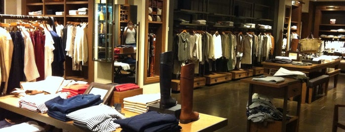 Massimo Dutti is one of TC Bahadır’s Liked Places.