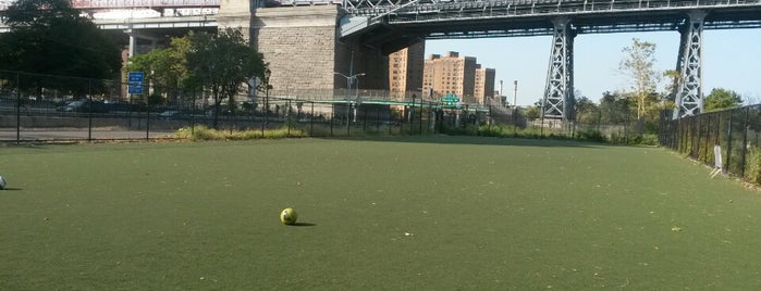 Grand Street Mini Field is one of Kimmie's Saved Places.