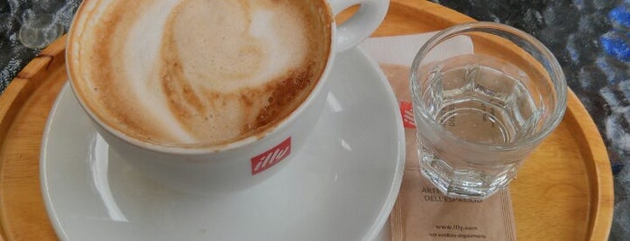 Café Tulip is one of Lugares favoritos de Szőke-Kiss.