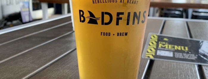 Badfins Food + Brew is one of Gespeicherte Orte von Lizzie.