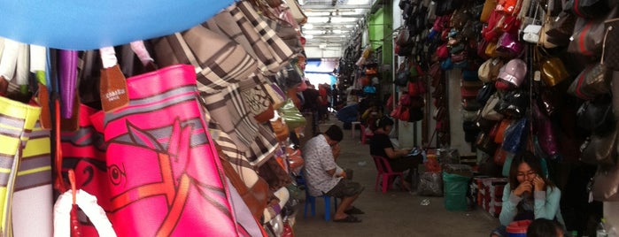 ตลาดโรงเกลือ is one of สถานที่ที่ Pupae ถูกใจ.