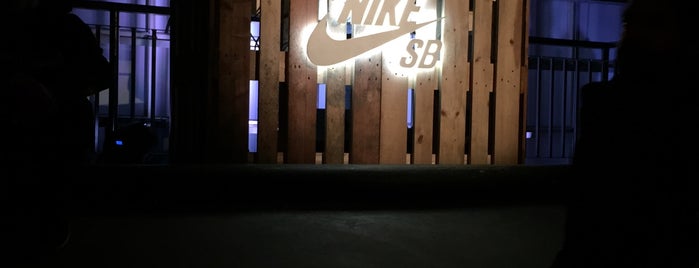 NikeSB Garage is one of Lugares favoritos de Taylor.