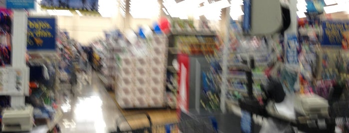 Walmart is one of Kleyton'un Beğendiği Mekanlar.