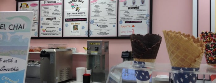 Honey Hut Ice Cream Shoppe is one of Locais curtidos por Alyssa.