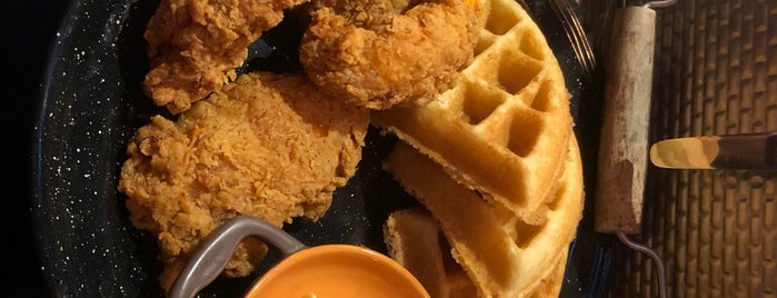 Jaxson's Chicken & Waffles is one of Alex : понравившиеся места.