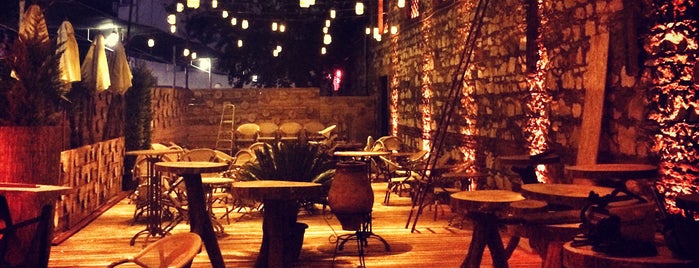 İş Cocktail Bar 🍹🍸🍻 is one of Burcu: сохраненные места.