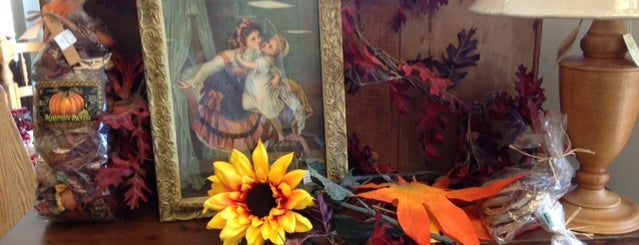 Orchard Park Antique Mall is one of Lieux qui ont plu à Anne Shirley.