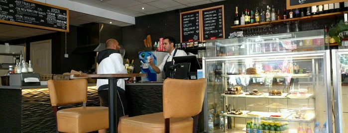 Cafe Valvet is one of Orte, die christopher gefallen.