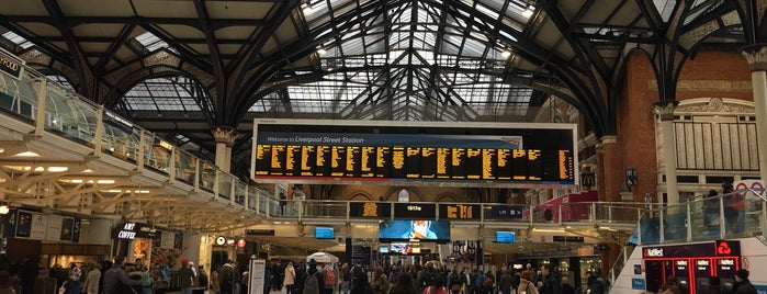 London Liverpool Street Railway Station (LST) is one of United Kingdom, London (T) mustsee.