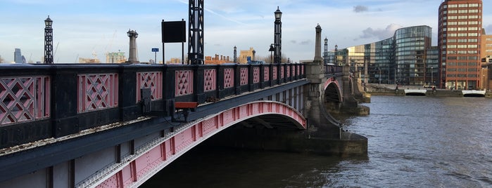 Ламбетский мост is one of Thames Crossings.