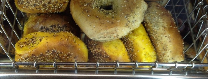 Bagel Time is one of Locais curtidos por Jen.