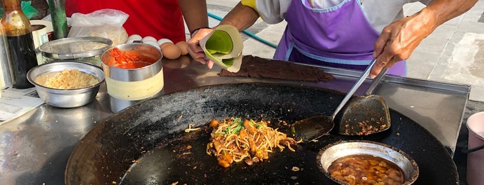 Left Handed Char Koay Teow is one of Penang To-Do.