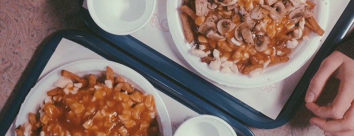 La Roulotte is one of TOP Poutine Montreal.