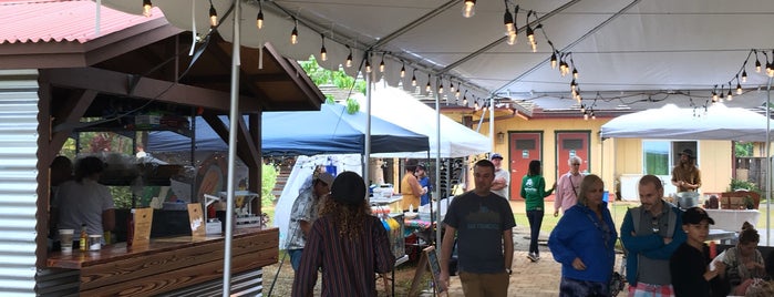 Kilauea Farmer's Market is one of E'nin Beğendiği Mekanlar.