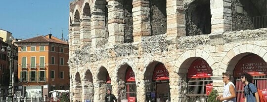 Arena di Verona is one of Places to go before you die.