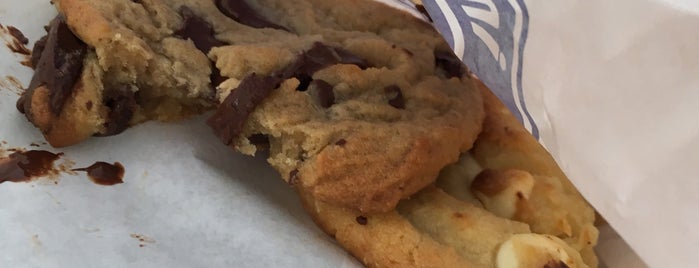 Insomnia Cookies is one of T'ın Beğendiği Mekanlar.