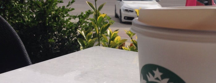 Starbucks is one of Lieux qui ont plu à Ahmet Barış.