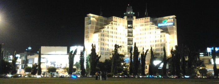 Alun-Alun Simpang Lima Semarang is one of donnellさんのお気に入りスポット.