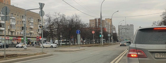 Сходненская улица is one of Дороги.