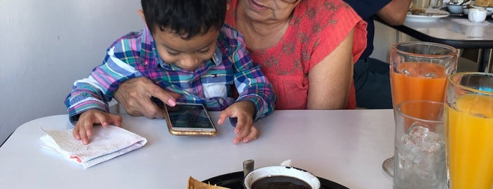 La Negra is one of Restaurantes Veracruz.