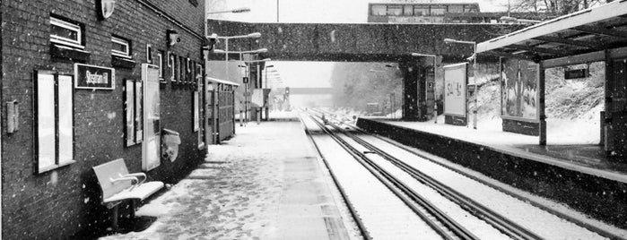 Streatham Hill Railway Station (SRH) is one of Posti che sono piaciuti a mika.