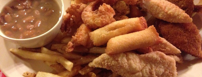Catfish King Restaurant is one of Must-see seafood places in Monroe, LA.