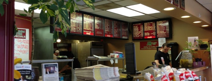 J & M Subs, Seafood and Pizzeria is one of Lugares favoritos de Oberdan.