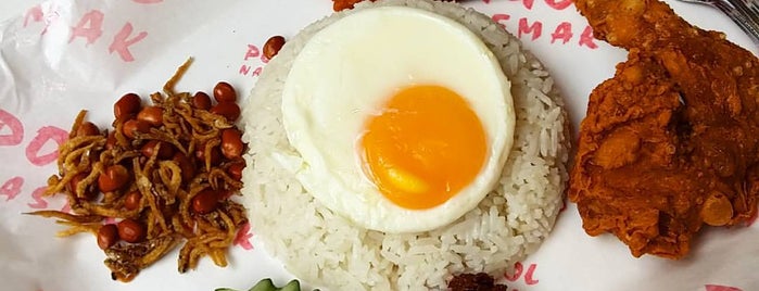 Ponggol Nasi Lemak is one of Singapore.