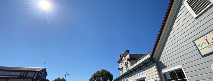 Bovine Bakery is one of Bobbie's Saved Places.